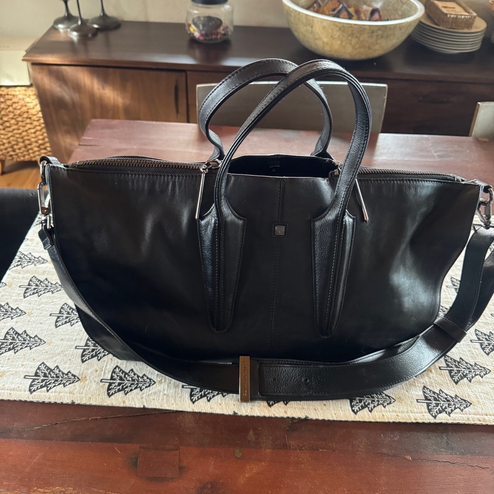 Pour La Victoire Black Leather Handbag